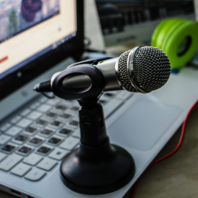 Picture of Microphone on a laptop